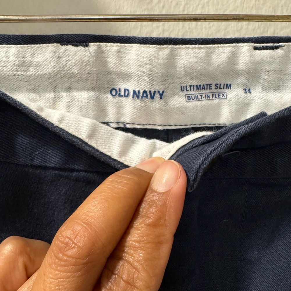 Old Navy Men's Navy Flat-Front Shorts - Picture 3 of 11